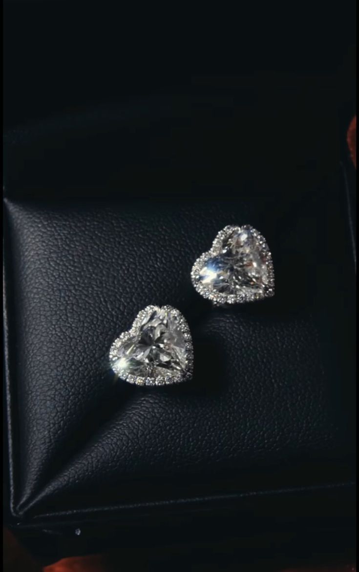 VVS Heart-Shaped Moissanite Stud Earrings 18K Plated Gold